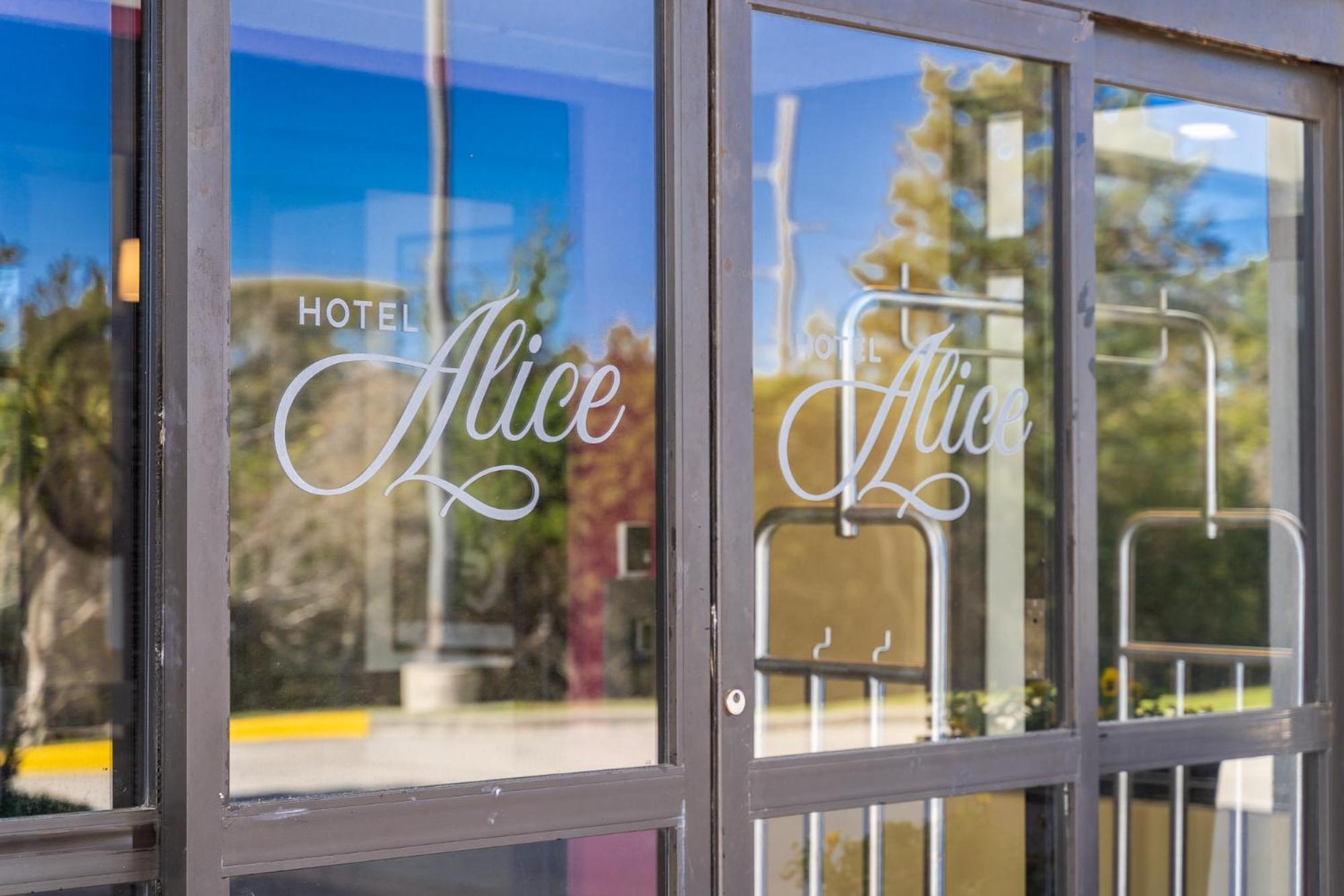 Hotel Alice Pine Knoll Shores Eksteriør billede