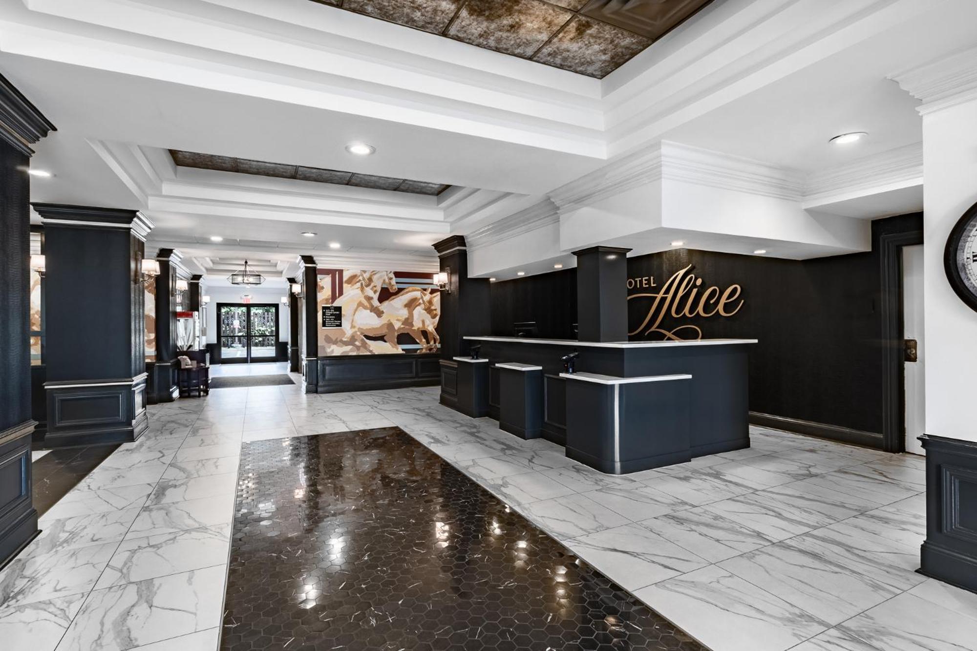 Hotel Alice Pine Knoll Shores Eksteriør billede